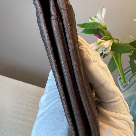 CHANEL Quilted Bifold Brown Lambskin Leather Compact Wallet - Picture 3 of 9